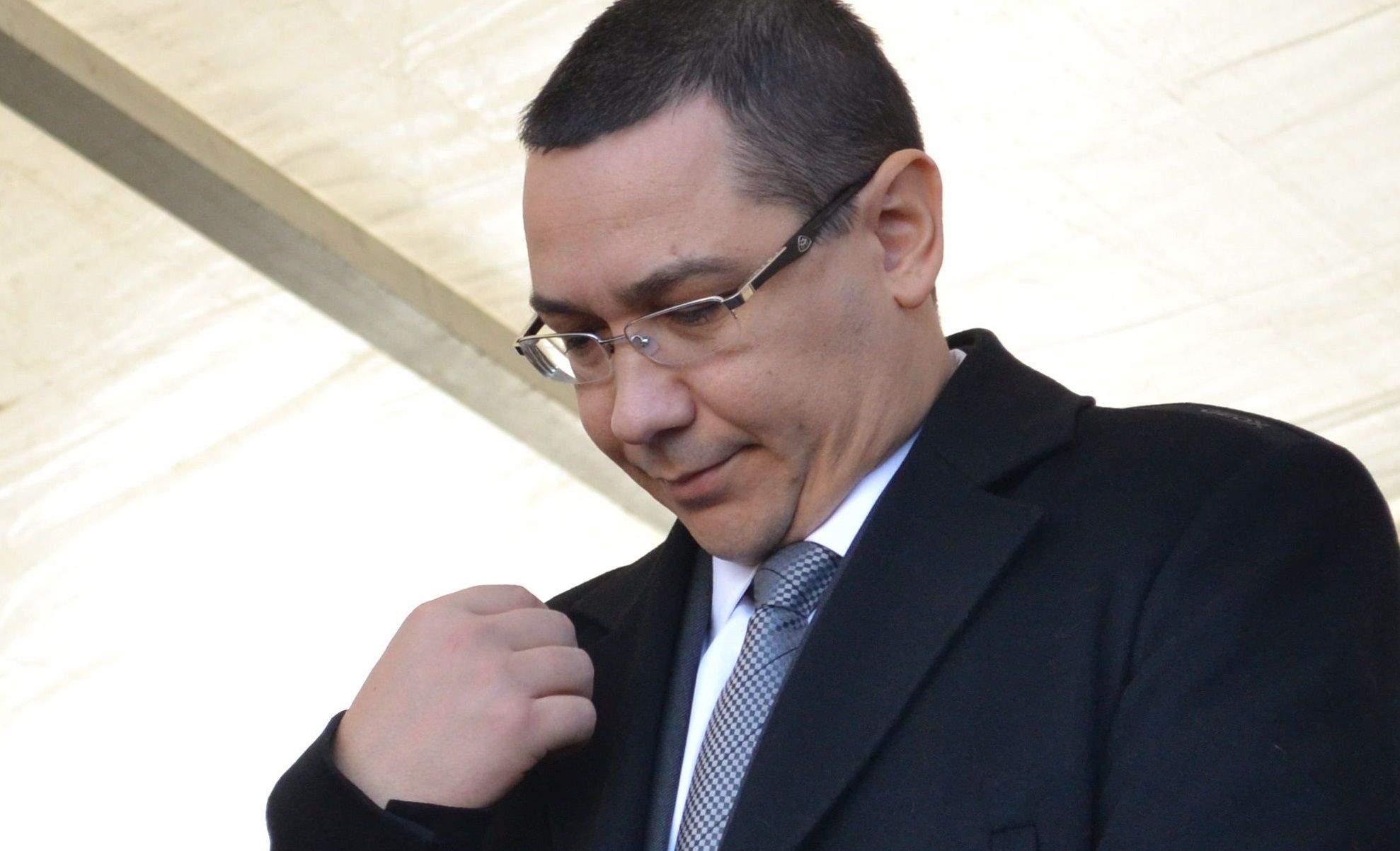 Ponta îşi pune cenuşă în cap: Regret că l-am făcut pe Elmar Brok nazist