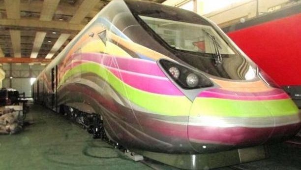 Cum arată trenul fabricat la Craiova care va circula cu 200 km pe oră