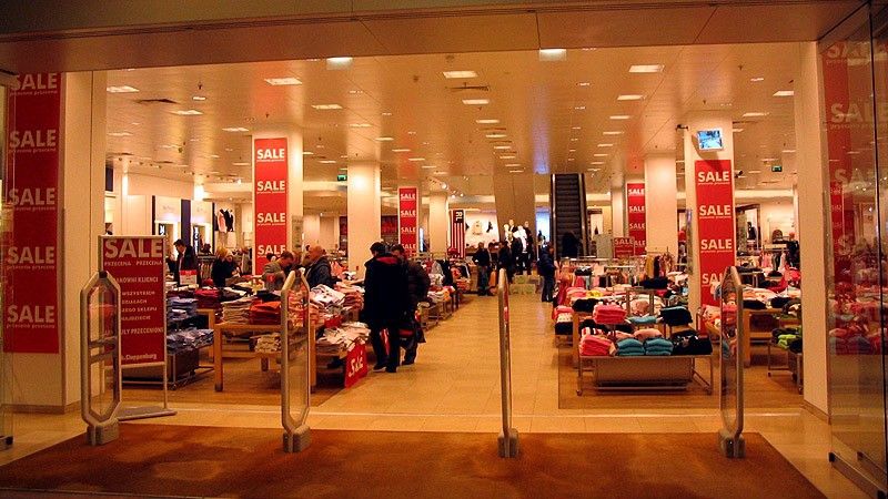 Un magazin din mall-ul Băneasa ia bani din contul unui client fără ştiinţa lui