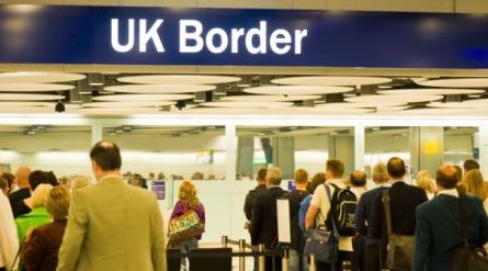 MINCIUNA despre românii din Marea Britanie