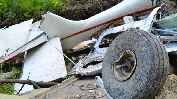 AVION PRĂBUŞIT. VICTIMELE, prinse ÎNTRE FIARE. Echipele de INTERVENŢIE, însoţite de LOCALNICI