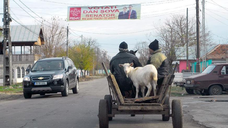 Românii sunt EUFORICI în ani electorali, deşi se tem că vor rămâne fără serviciu