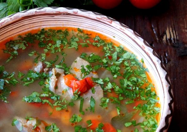 REŢETA ZILEI: Ciorbă de cocoş afumat cu zeamă de varză