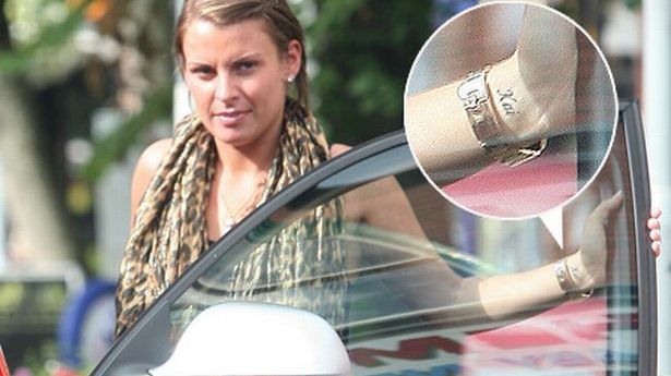 CULMEA ZGÂRCENIEI. Este putred de bogată, dar trăieşte din cadourile pe care le primeşte