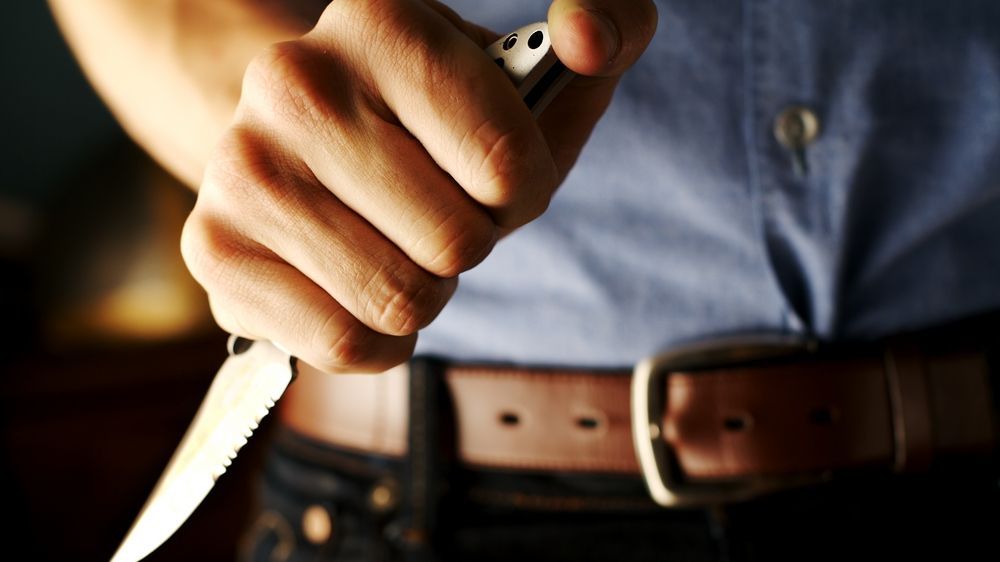 Bărbat ÎNJUNGHIAT ÎN MILITARI. Bărbatul îşi dăduse întâlnire cu fosta prietenă a agresorului