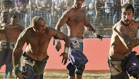 Calcio Storico, cel mai violent sport din lume. K1 pare o joacă de copii pe lângă el