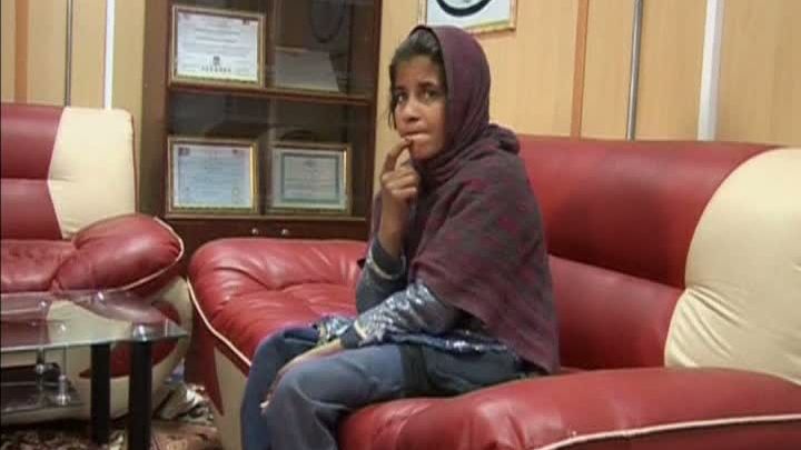Fetiţă de 10 ani din Afganistan, forţată să poarte o vestă cu EXPLOZIBIL. Cine a vrut să o SACRIFICE
