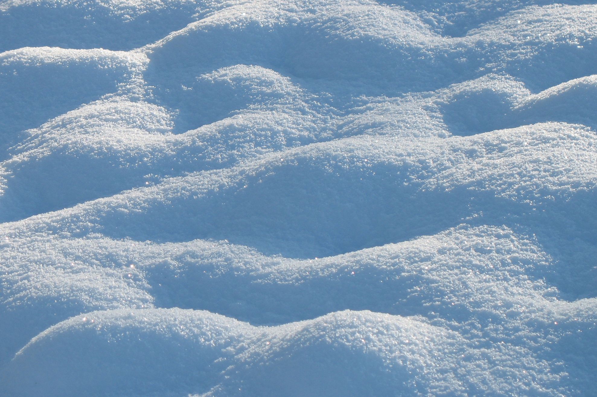 DRUMURI ÎNCHISE din cauza zăpezii: Autostrăzile A1, A2, A3 şi 33 de drumuri naţionale