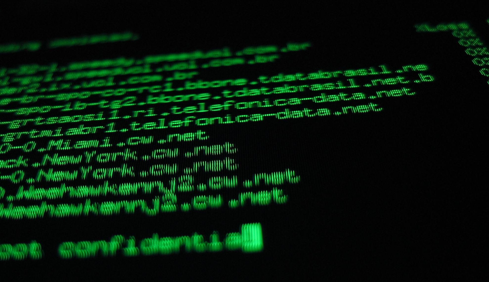 Calculatoarele multor români, transformate în mașini de făcut bani pentru hackeri