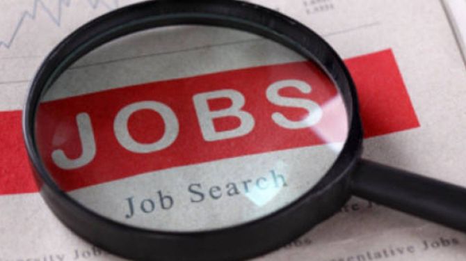 JOBURI. Vodafone şi Orange fac angajări. VEZI CE CAUTĂ