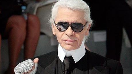 Karl Lagerfeld: Pantofii fără toc conferă atitudine
