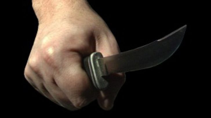 DESCOPERIRE MACABRĂ în Braşov: Bărbat găsit înjunghiat în locuinţa sa