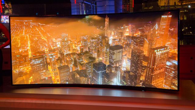 Samsung lansează televizoare UHD care ”se curbează”