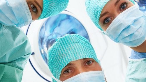 Adevăr cutremurător dezvăluit de un studiu. Mulţi medici chirurgi vor să se sinucidă