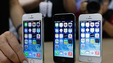Apple va lansa două modele de iPhone în 2014. CUM vor arăta