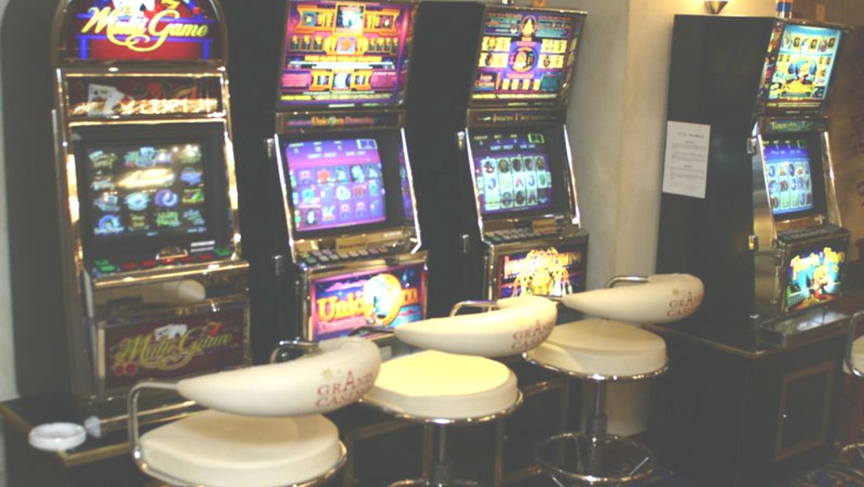 A câştigat 666 de milioane de lei la păcănele, dar nu primeşte banii