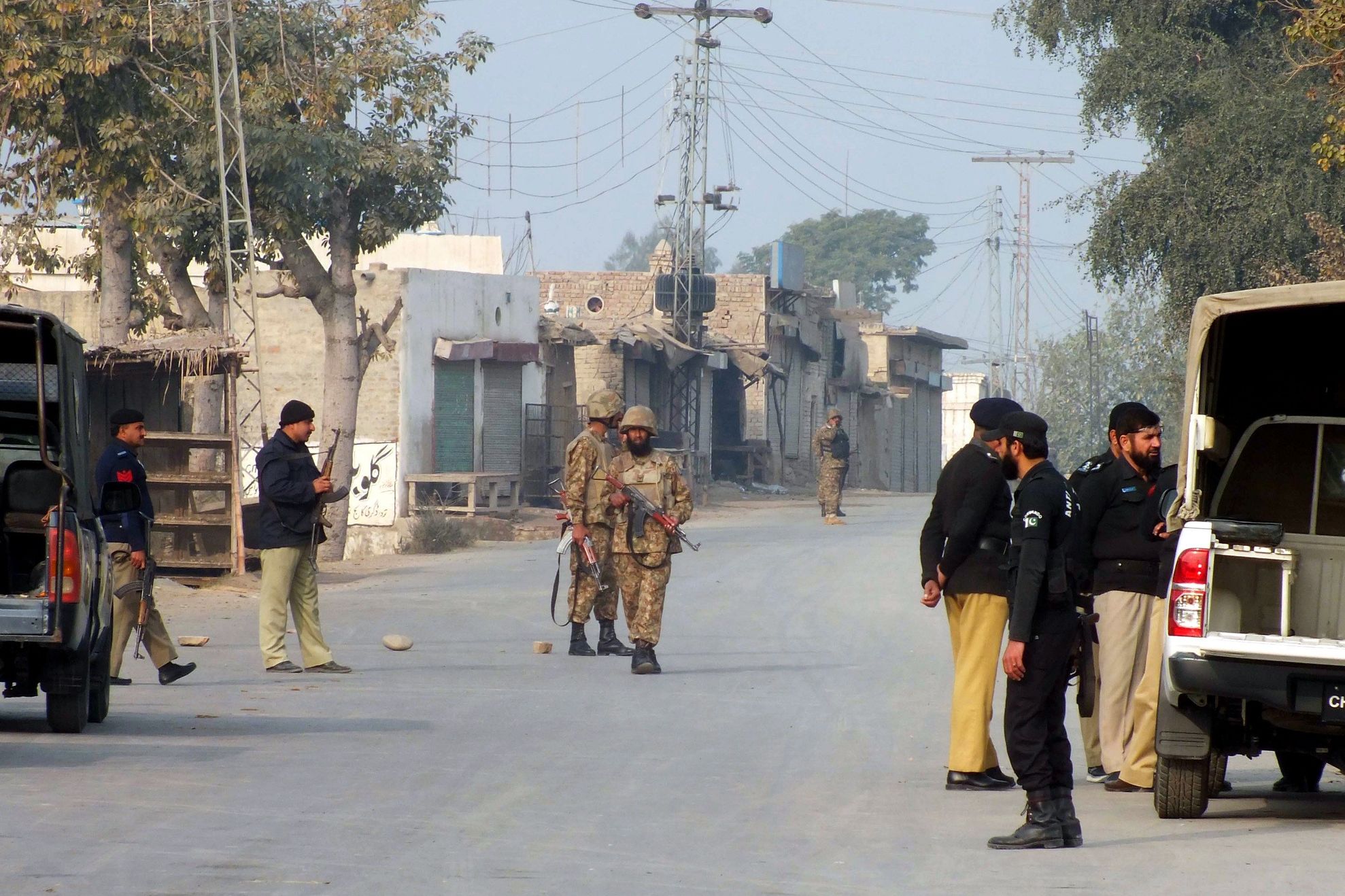 ATENTAT ÎN PAKISTAN. Cel puţin 20 de militari au fost ucişi şi alţi 30 răniţi