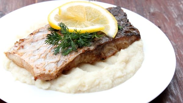 REŢETA ZILEI: Crap cu piure de ţelină