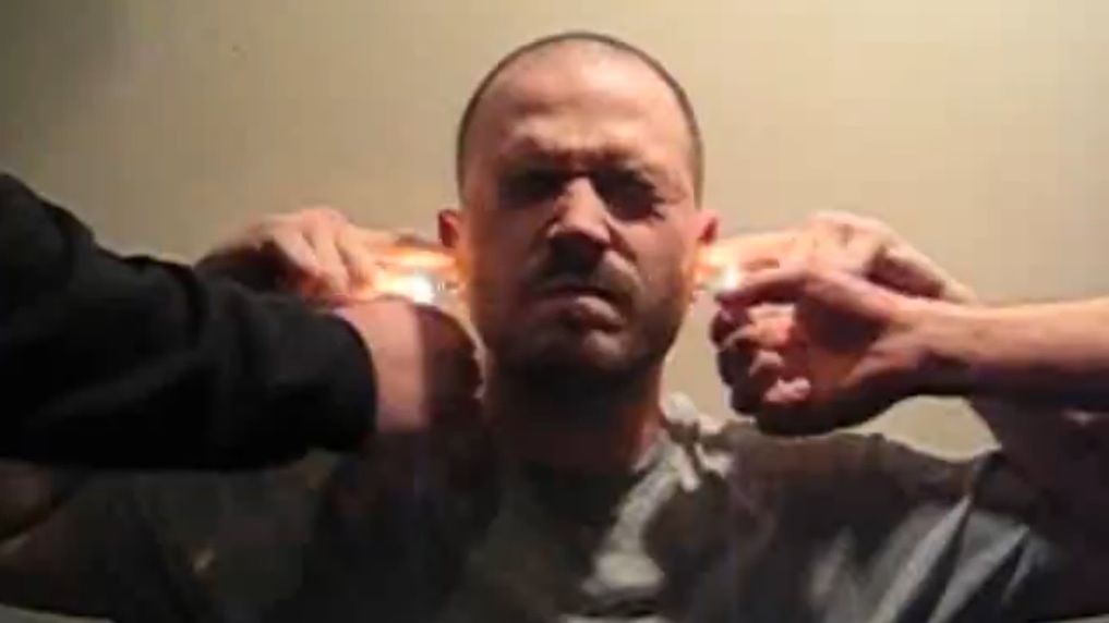 Alt mod stupid de a aprinde nişte petarde