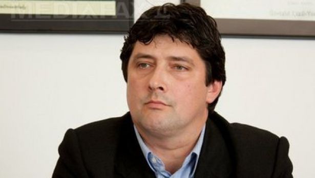Liderul PCM Covasna refuză să arboreze drapelul României pe sediul organizaţiei