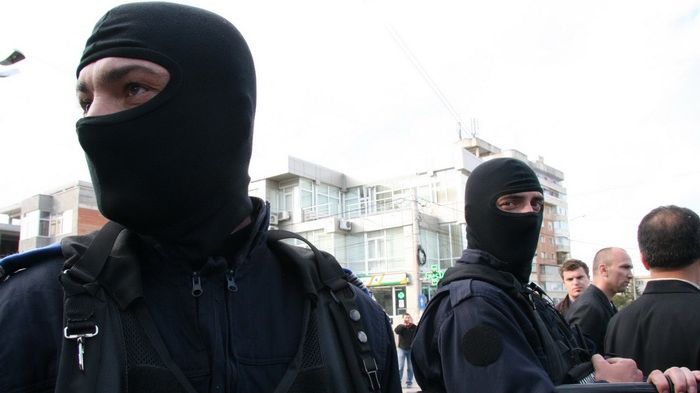 Razie de amploare: CONTRABANDIŞTI SĂLTAŢI DE MASCAŢI 