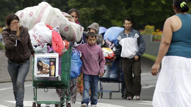 PROIECT EXPERIMENTAL. 80 de familii de romi aflate în Franţa ar urma să se restabilească în România