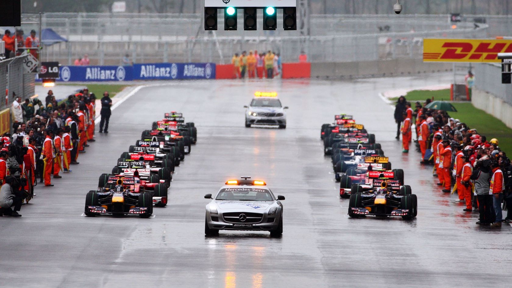 DACIA FORMULA 1. Scenariu-BOMBĂ: o echipă din România în "Marele Circ"