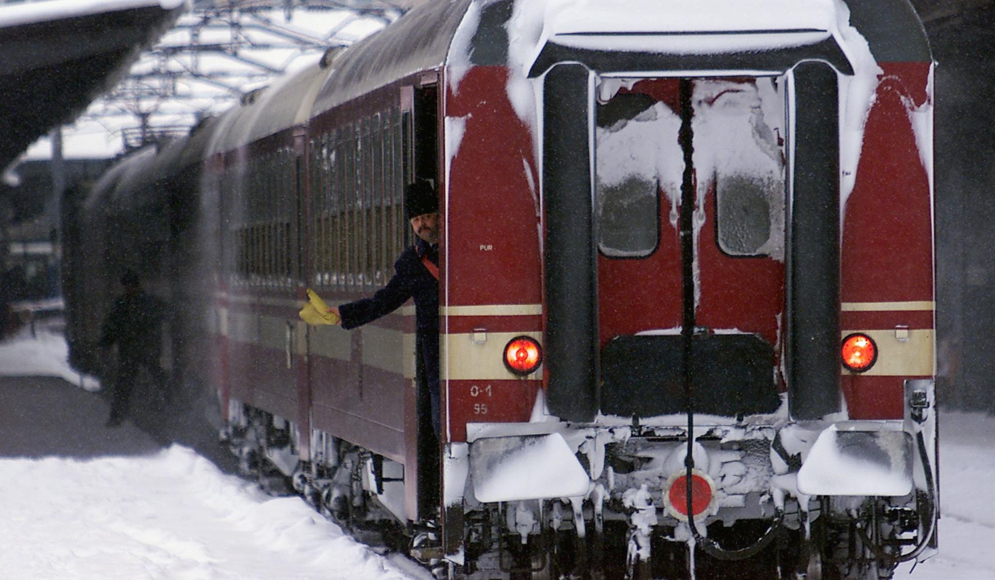 CFR Călători: Aproape 200 de trenuri ANULATE şi restricţii de trafic pe opt linii