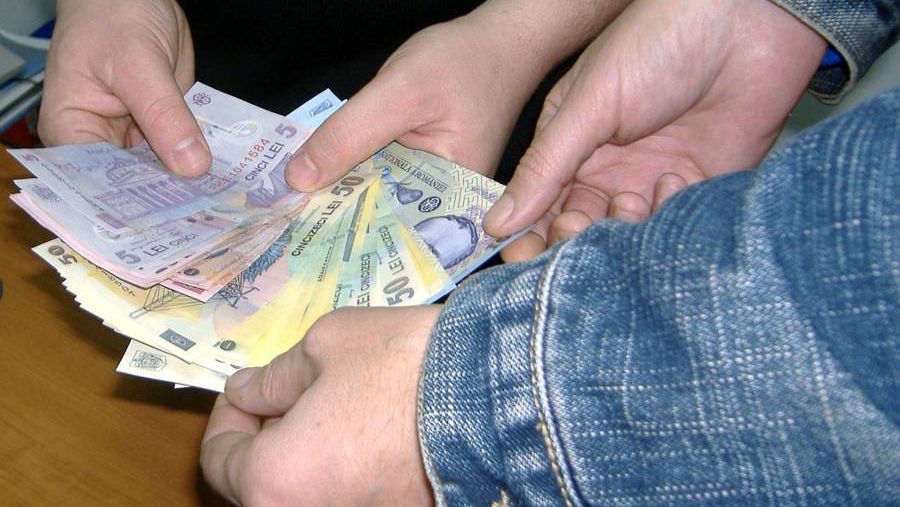 Firmele erau amăgite cu instrumente de plată false