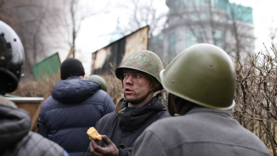 UCRAINA - Poliția ucraineană a trecut de partea manifestanților. Armata nu se implică