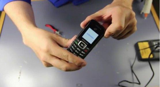 Cum să îţi construieşti un telefon solar. Îţi poate salva viaţa în situaţii-limită