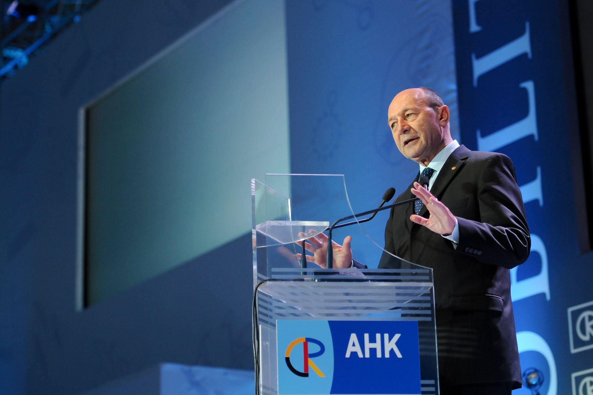 TRAIAN BĂSESCU: KLAUS IOHANNIS este un câştig pentru GUVERN, dar..