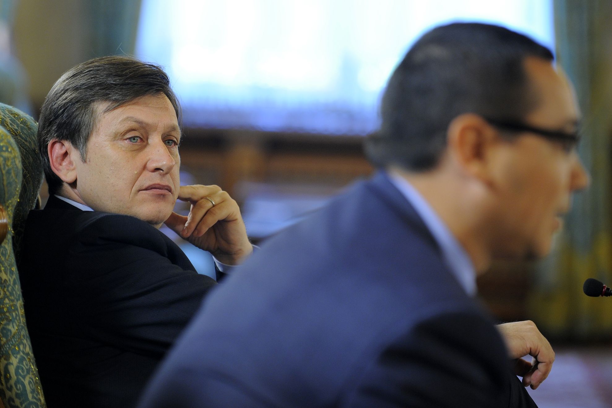 Parlamentarii USD, MOBILIZAŢI la VOT. Chemaţi în Capitală prin SMS