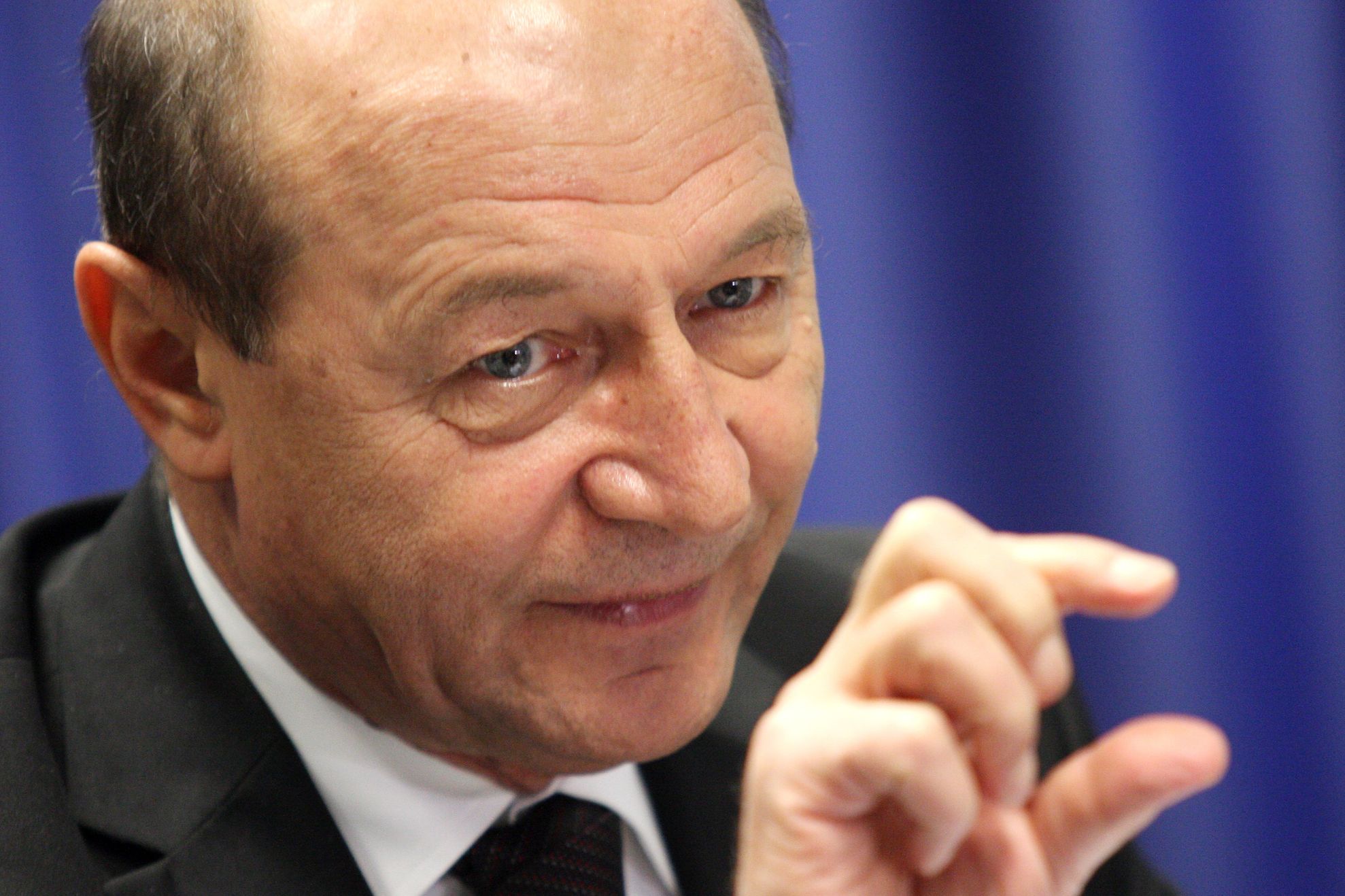 Băsescu, întrebat despre acordul cu FMI: Să primesc "proiectul de acord" de la Guvern şi discutăm