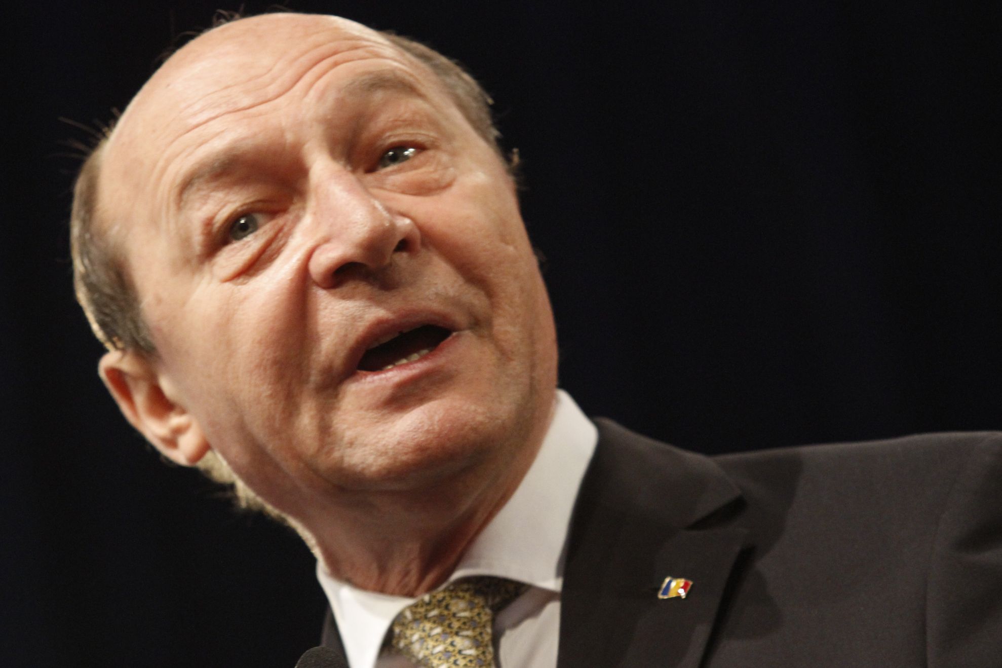 BĂSESCU, profund îngrijorat de situaţia din Crimeea