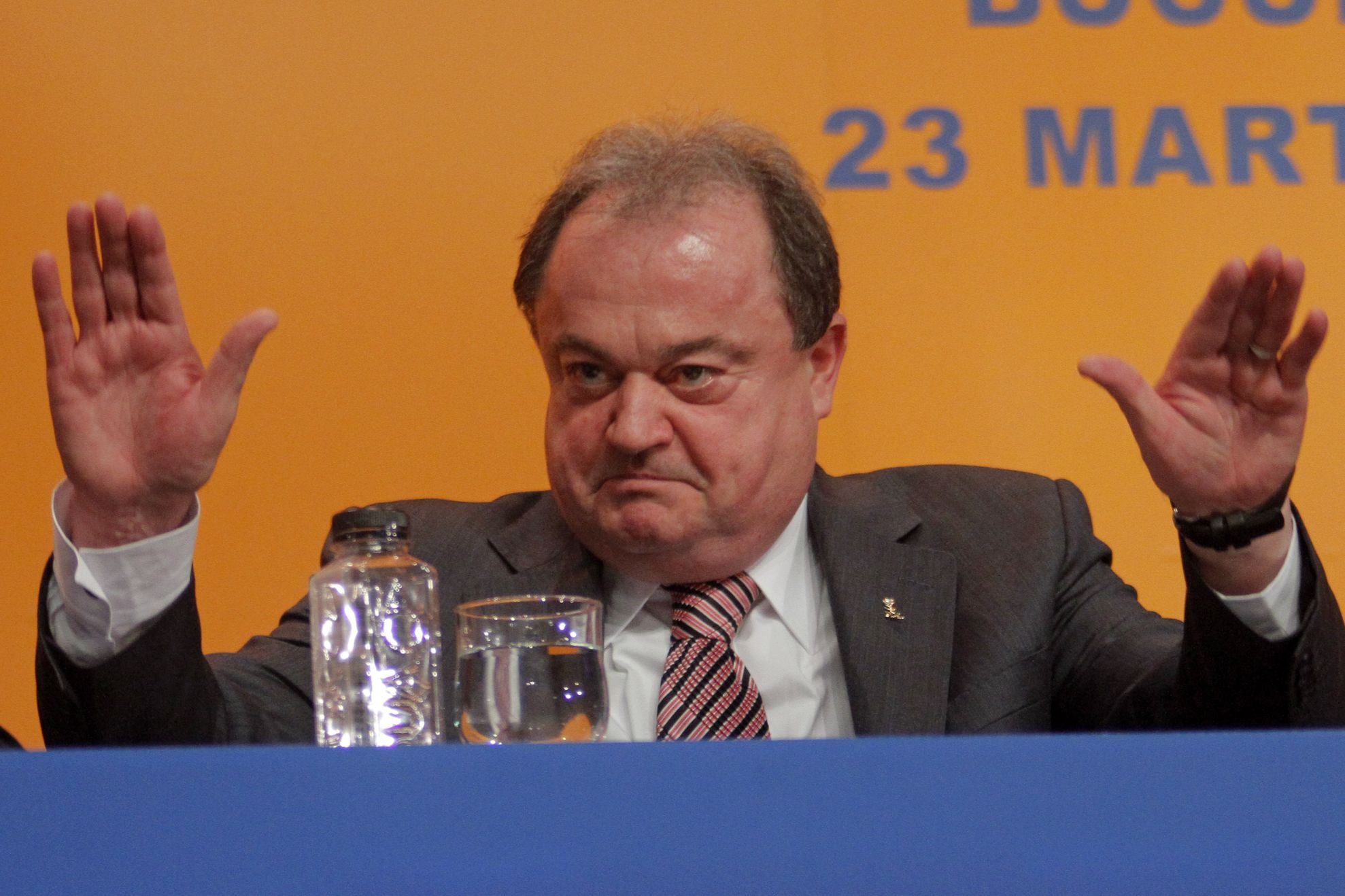 Blaga: Boc trebuie să decidă dacă e bine să fie membru al unei fundaţii care s-a săturat de PDL