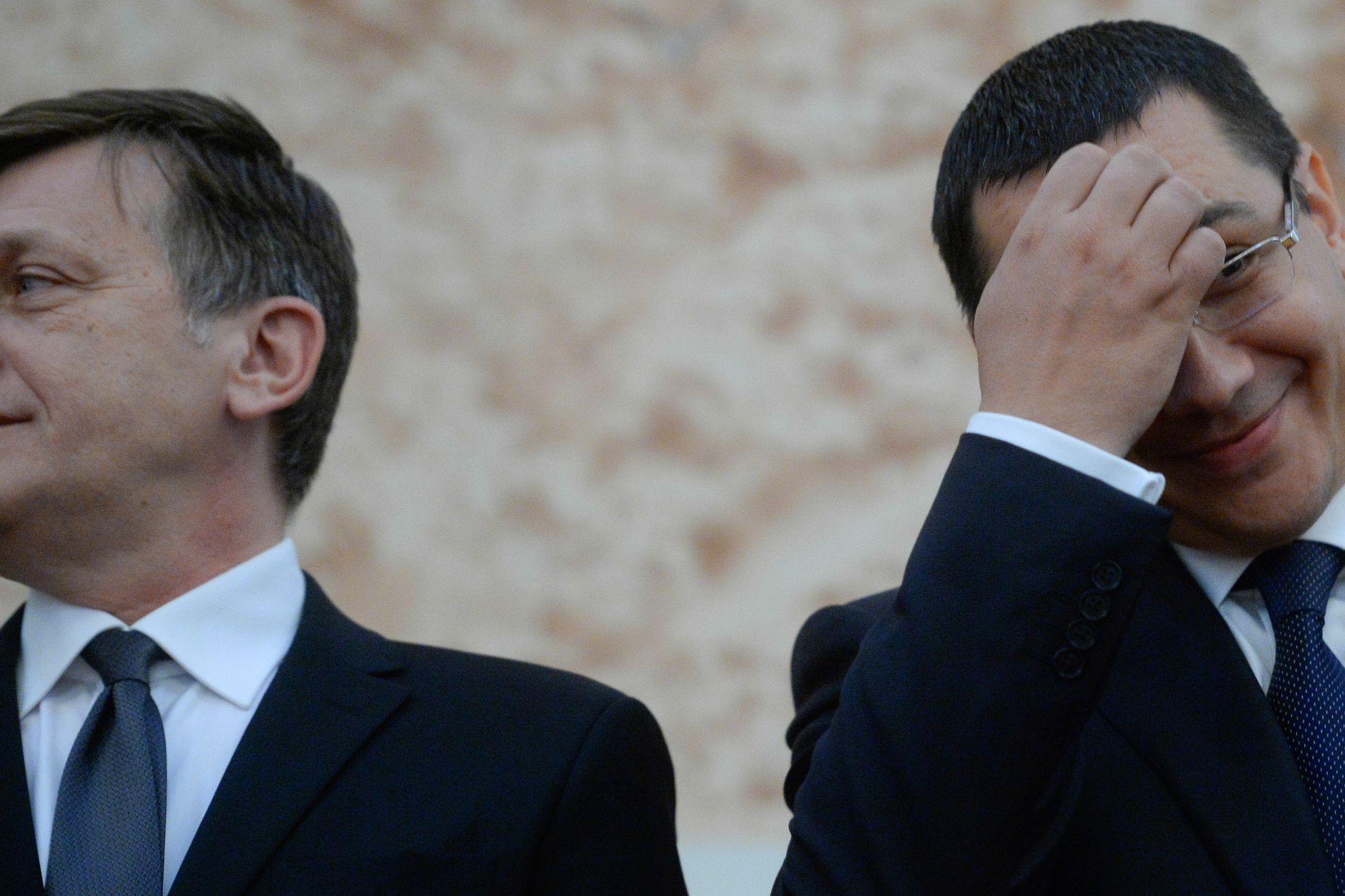 PONTA: Sper că PNL RĂMÂNE! USD nu va cere SCHIMBAREA lui ANTONESCU de la Senat