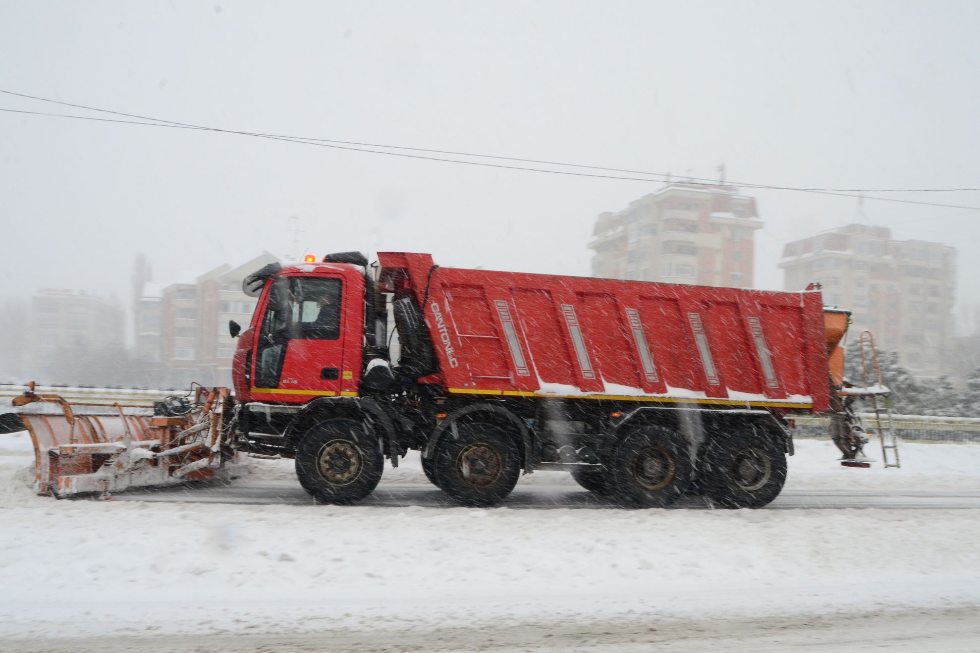 CIRCULAŢIE ÎNTRERUPTĂ pe tronsoane din A2 şi 10 drumuri naţionale