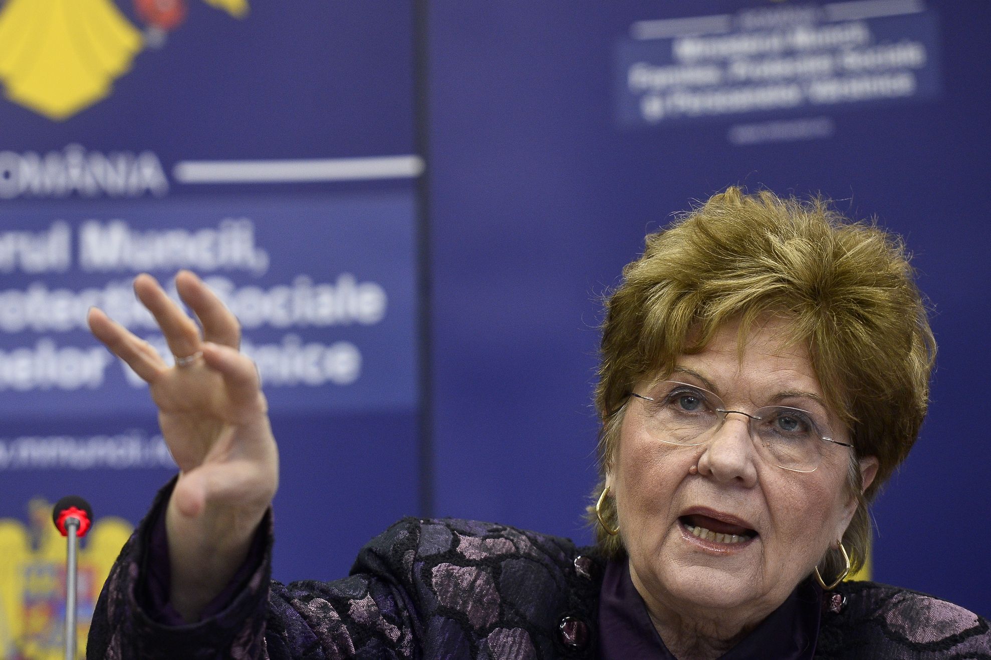 CÂMPEANU, PENSIE-CADOU pentru soţ. Reacţia lui CRIN ANTONESCU 