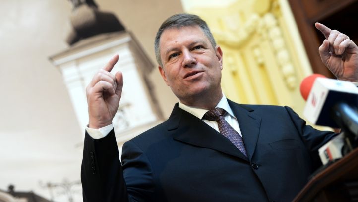 Băsescu: IOHANNIS, UN CÂŞTIG la JAI, vorbeşte limba germană. Stroe dădea din mâini pe acolo