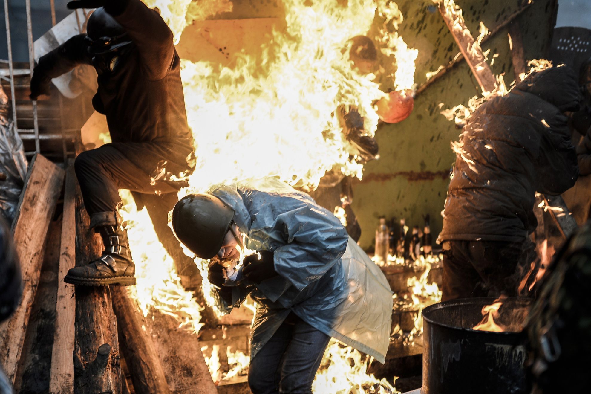 UCRAINA. Lupte sângeroase la Kiev: 100 de morţi. POLIŢIA ARE PERMISIUNEA SĂ TRAGĂ  - LIVE VIDEO