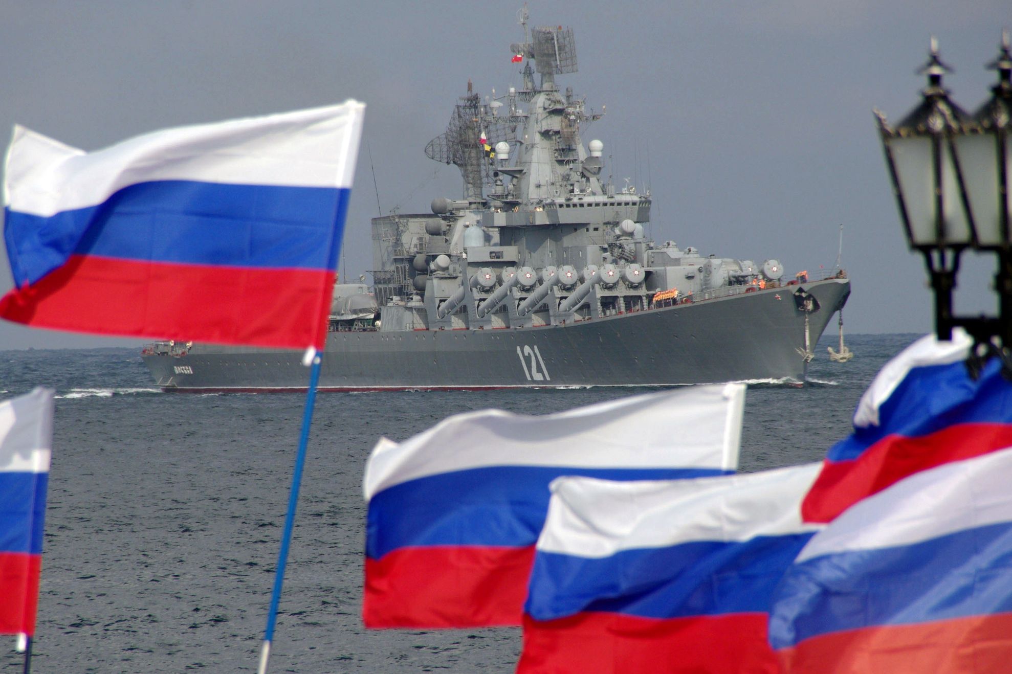 TENSIUNI în UCRAINA. Referendum pe tema AUTONOMIEI în Crimeea. Guvernul local a fost demis