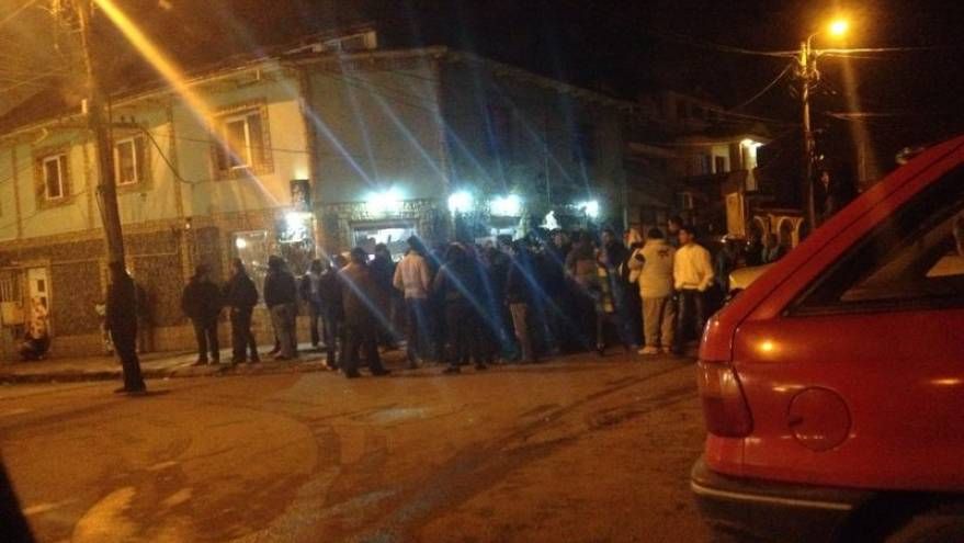 A murit unul dintre cei mai cunoscuţi interlopi ai României. Sute de persoane, strânse în faţa casei