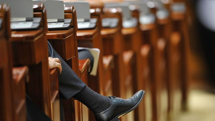 Parlamentarii se întorc la muncă. Care sunt RESTANŢELE noii sesiuni 