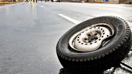 TIR CU AZOT RĂSTURNAT în Mehedinţi: un mort şi un rănit