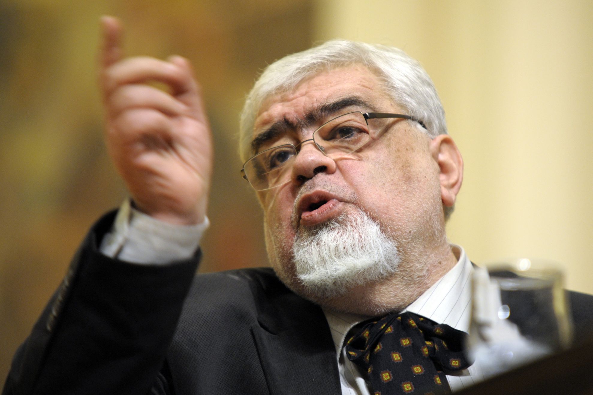 ANDREI PLEŞU despre clasa politică: Ponta elaborează legi ca să-i dea un cap în gură lui Băsescu