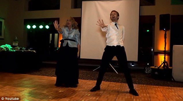 DANS UIMITOR de la NUNTĂ: protagonista nu e MIREASA, ci MAMA MIRELUI