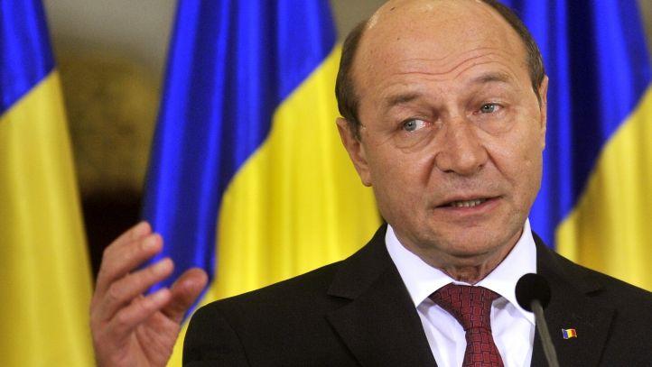 Băsescu, atac dur la BNR: Să părăsească imediat linia de a fi controlată de un guvern corupt 