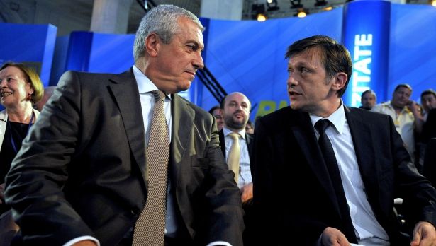 TĂRICEANU ÎŞI FACE PARTID. Antonescu: Deja-vu pentru PNL. Stolojan şi Stoica au plecat spre putere