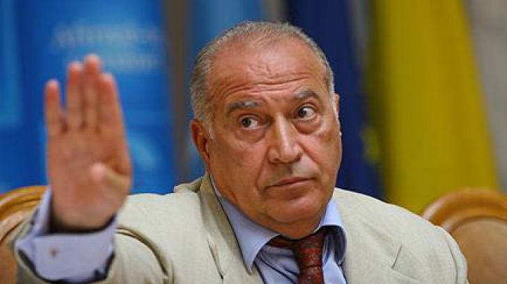 VOICULESCU, despre Băsescu: Trădarea intereselor naţionale se încadrează în art. 96 din Constituţie